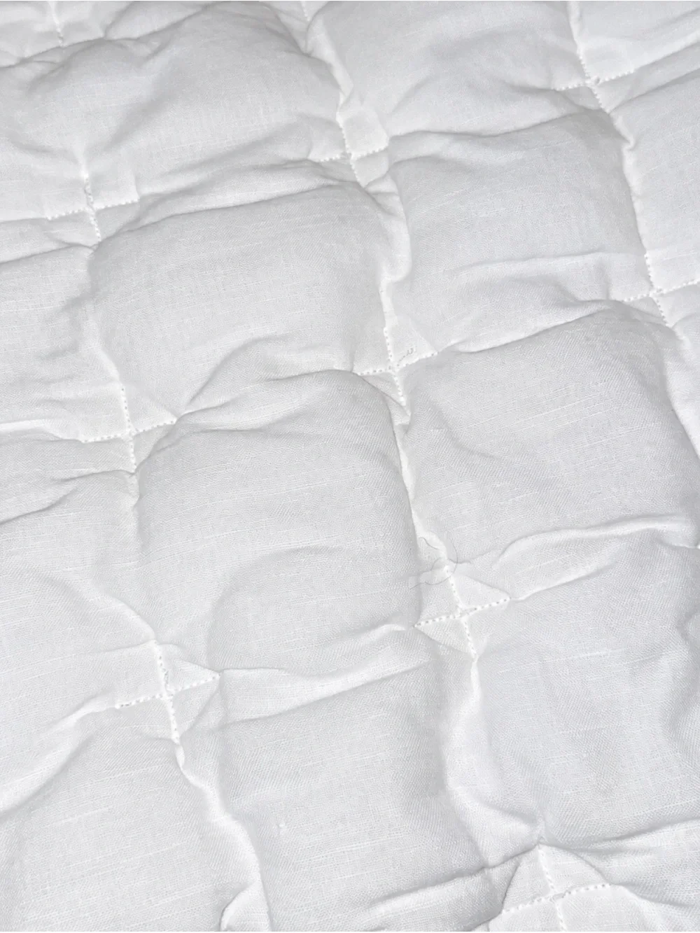 Parachute linen box quilted Euro sham set of 2 white 26x26” pristine immaculate